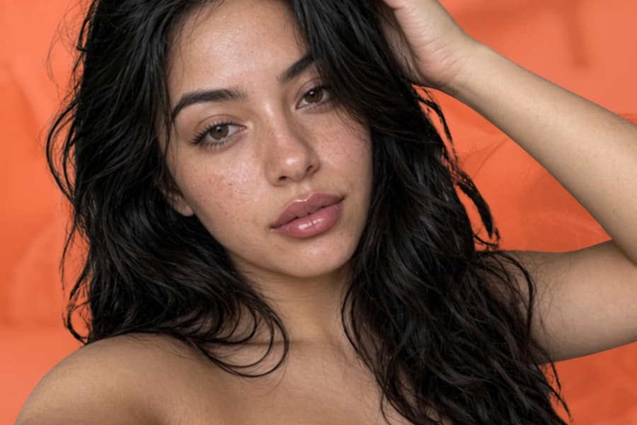 How Glamour Models Are Transitioning To Cam Sites